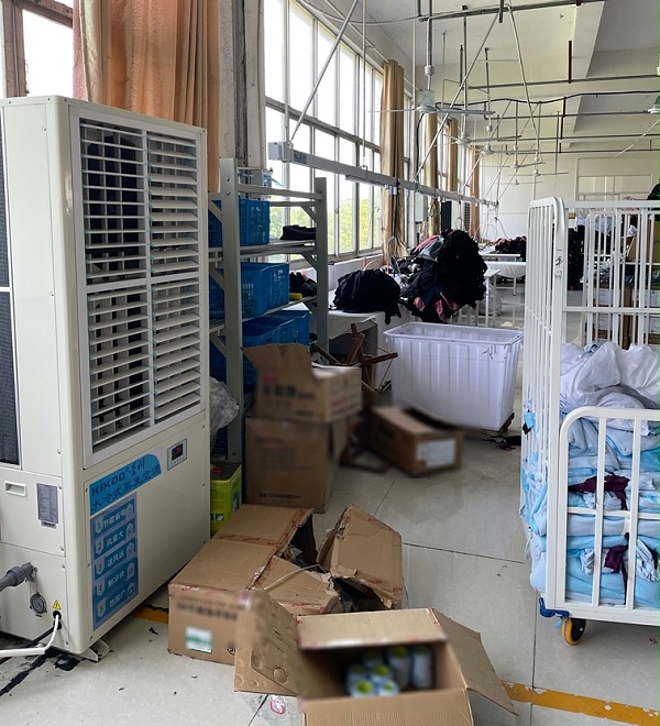 制衣厂整体降温，安装蒸发冷省电空调-立式双风口轴流机组