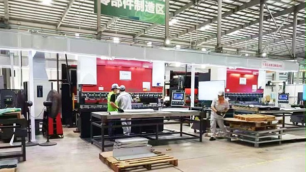 工厂应用蒸发冷省电空调-立式管道机组，岗位区域制冷降温案例