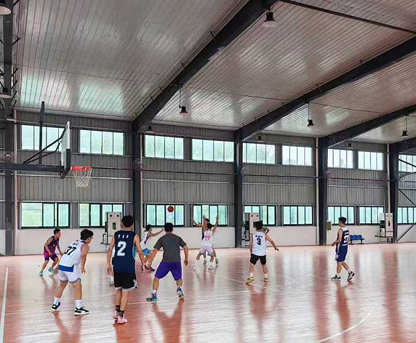 室内体育场馆制冷降温，应用蒸发冷省电空调-立柜射流空调